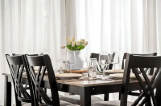 1 mi to AT&T / King Beds / Game-room / Study Desks