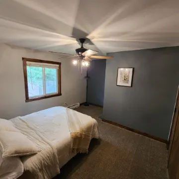 Luxurious remodel near historic downtown Hudson!
