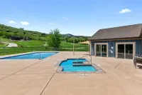 Family-friendly Retreat w/ Hot Tub, Games & Views!