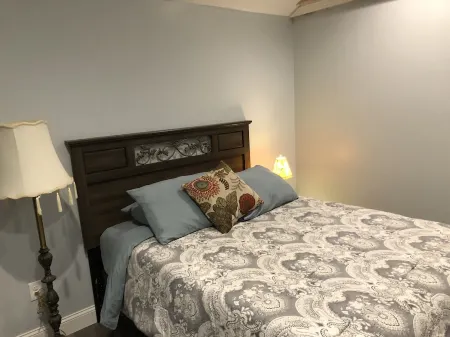 Little Blue Cottage on Spanish Отели рядом с достопримечательностью «Crisp Museum»