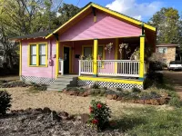 The Big Pink Hotel dekat SFA Mast Arboretum