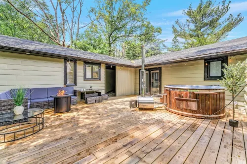 Cozy Ranch by the Lake w/Hot Tub in the Mountains
