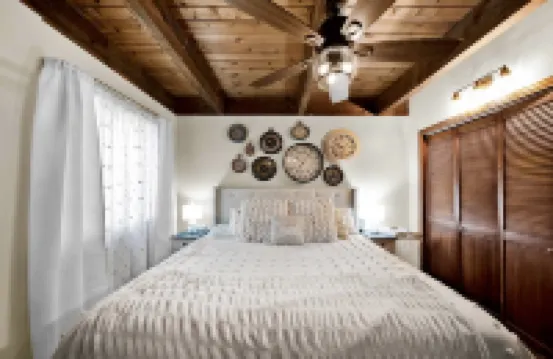 Wonderland ~ Dog friendly forest retreat, near lake, fast Wifi & EV charger