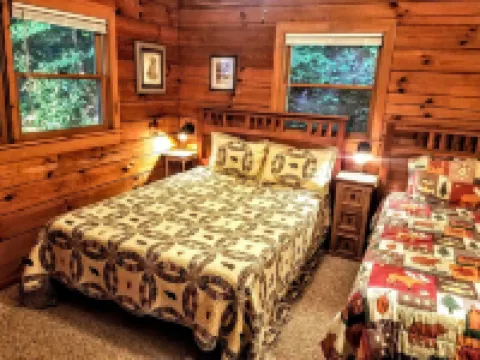 STUNNING VIEWS YEAR ROUND! Log Cabin, Hot Tub, Fireplace, Fire Pit, Private