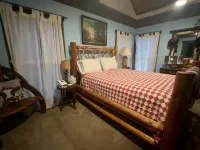 Artsy Highlands 5 br 3.5bth,w/creek,wifi & firepit