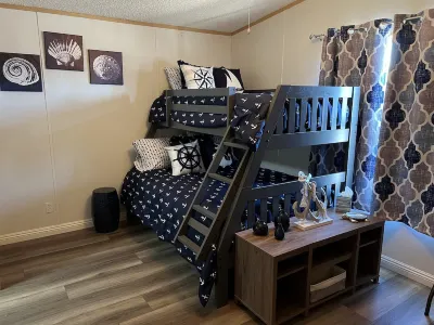 Beautifully Remodeled 2Bed/2Ba in Willow Valley with Lots of Parking Hotels near First Baptist Church Ft Mohave