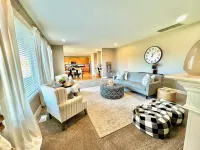 5BR home, fire place, & plenty of space! 14 guests