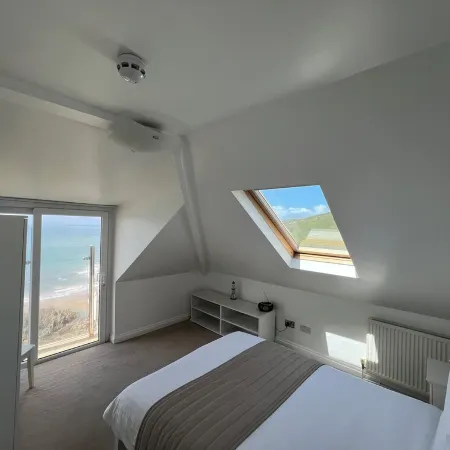 Montagu Steps 3 bedroom apartment with sea views Отели в г. Вулакомб
