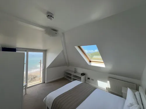 Montagu Steps 3 bedroom apartment with sea views