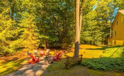 Family friendly home away from home. Indoor hot tub. Fire pit. Game room.