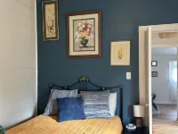 Wensel Cottage in downtown Natchez Walking distance to most shops & restaurants.