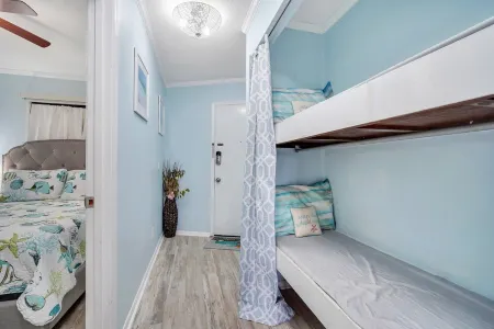 Unwind by the Beach - Savannah/Tybee Отели рядом с достопримечательностью «Cockspur Island Lighthouse»