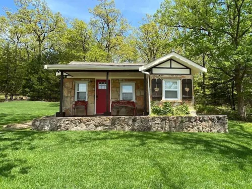 Cabin No. 2 @ The Old Swiss Village - Lake View!