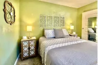 Downtown cottage 7 miles from beach