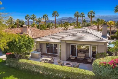 Beautiful home away from home, nestled in the center of fabulous Indian Ridge CC Hotel in zona Palm Desert Palms