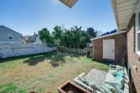 Peaceful Getaway Close to Loop, Beach, Dining