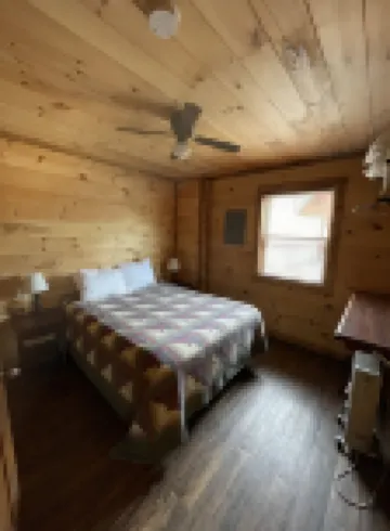 Cozy Cabin on the edge of town only 1/2 mile from Current River !