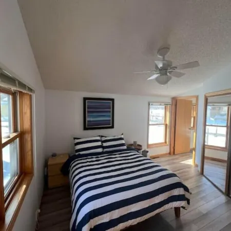 Lake Life Cabin