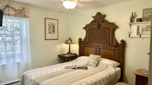 Historic District- 1/2 Block to the Beach with Ocean Views