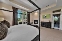 Spectacular Views on Greg Norman/PGA West and Play the Course Your Staying on. Hotels in La Quinta