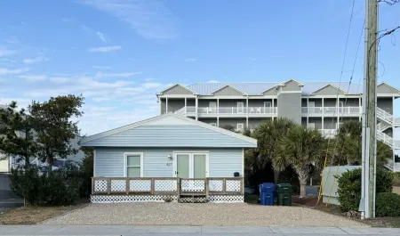 Barefoot Bungalow at Atlantic Beach! Pet-Friendly! Отели в г. Атлантик Бич