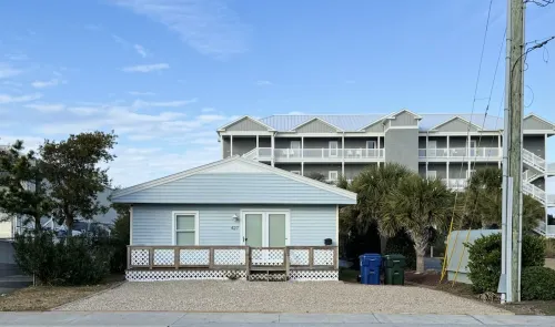 Barefoot Bungalow at Atlantic Beach! Pet-Friendly!