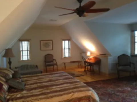 Carpenter St. Cottage In the Heart of St Michaels Village - Large Screened Porch