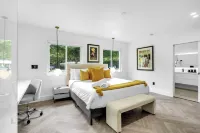 Luxury Modern Villa in heart of Brickell with Heated Pool & HotTub