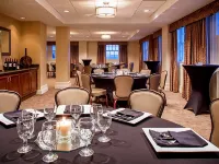 Hampton Inn & Suites Birmingham-Downtown-Tutwiler Отели рядом с достопримечательностью «Научный Центр МакУэйн»