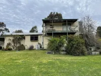 Enjoy Alpine Lifestyle at Mesley Manor, in heart of Omeo, close to Bike Trails