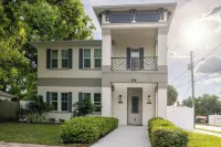 Charming 3/2 townhome in Tampa Heights - walk to Armature Works/Tampa Riverwalk - Bungalows