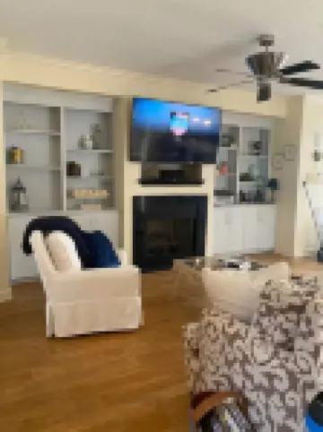 Beautiful 4-Bedroom Condo with WiFi, AC in Fabulous Florence Downtown Near Una