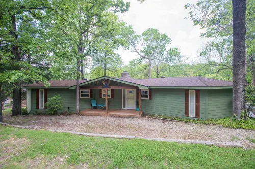 FREE Swim Hot Tub!! Nestled in the Trees on Cedar Creek Lake