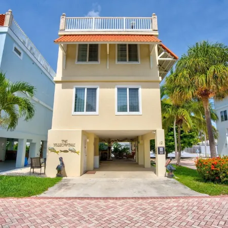 Book Any Day of the Week! Elevator~Tiki Bar~Boat Slip! Moon Deck/Pool~Gulf Front