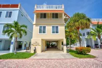 Iykyk Wtf! Elevator~Tiki Bar~Boat Slip on Site! Moon Deck/Pool~Gulf Front Baby!!