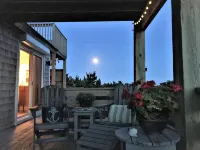 Avon Village~Waterfront~Quiet Private~2King Suites~Dogs~ Few May Dates Open.