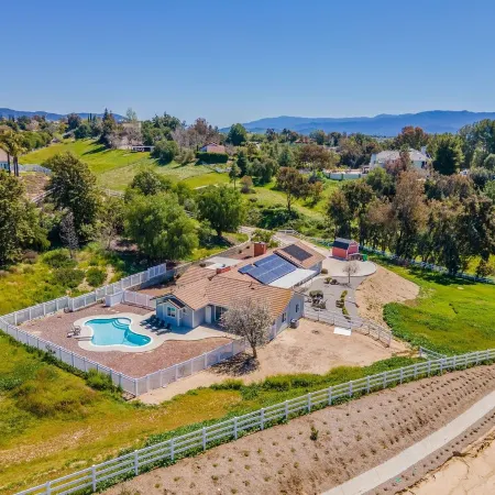 GREAT LOCATION! CLOSE TO PELTZER, LORIMAR, FAULKNER, LONG SHADOW WINERIES!