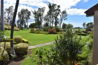KING SIZE BED, SOLAR HEATED POOLS/SPAS, OCEAN VIEWS