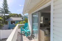 A Lazy River Day & Night 4 Bedrm  w lazy river heated pool! Bikes & Beach Gear!