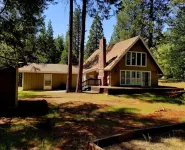 Cozy Cabin 40 mins to Kirkwood, 15 to Wineries, 5 to shopping, 1 mile off hwy88.