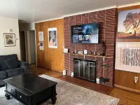 Fully furnished 3-bedroom house sporting  Queen-size beds in each room Hotel a Wicomico County