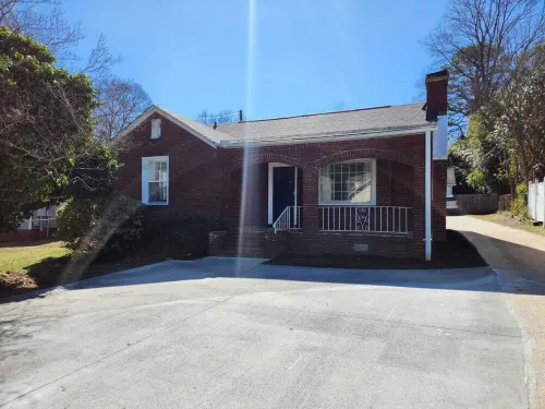 Lucky 13 Retreat – Cozy 2BR Getaway Near Downtown Greenville! Hotels in Dunean