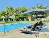 Holiday Inn LUSAKA by IHG - piscina
