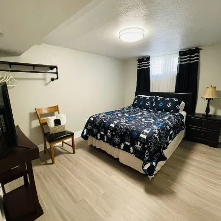 Cozy 5-Bedroom Home in Aurora!Perfect blend of comfort & convenience