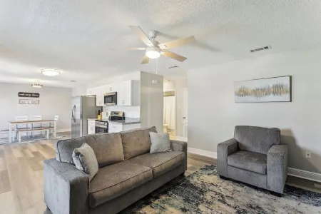 Beautiful Apartment Отели в г. Слайделл