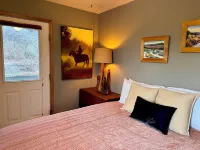 Garden Home Downtown: Splendid 3 Bedroom House in Historic Neighborhood