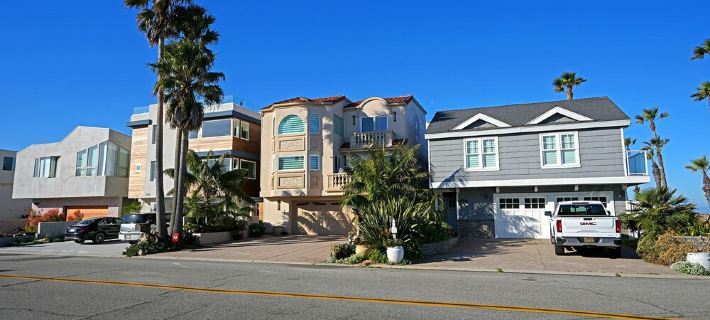 Jan-April Whale Watching . Escape to CA’s Best Kept Secret Silverstrand Beach. Hotel di Oxnard