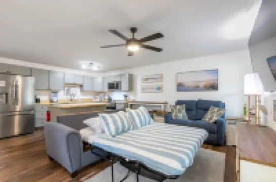 Cozy Duplex Retreat - Beaches, Hospital, Dining