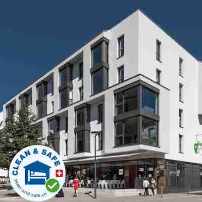 Base Nyon Hotel Exterior