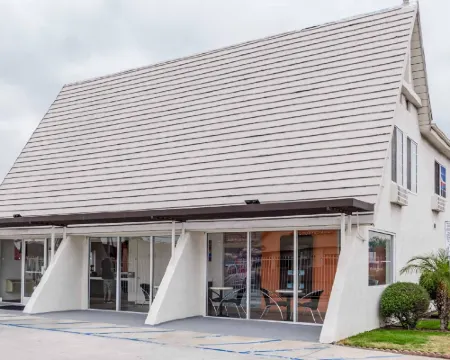 Motel 6-Long Beach, CA - International City ロングビーチのホテル